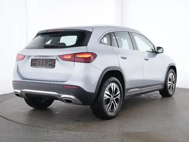 Mercedes-Benz GLA 180