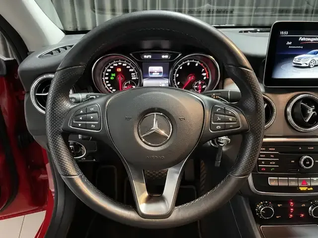 Mercedes-Benz CLA 180