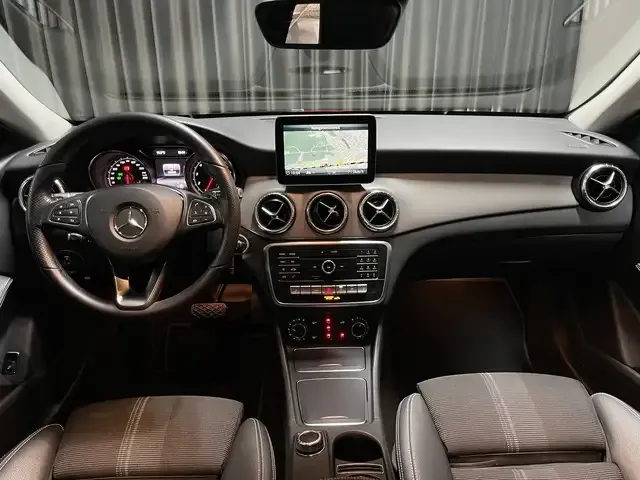 Mercedes-Benz CLA 180