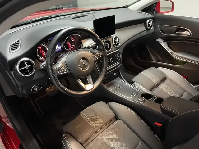 Mercedes-Benz CLA 180