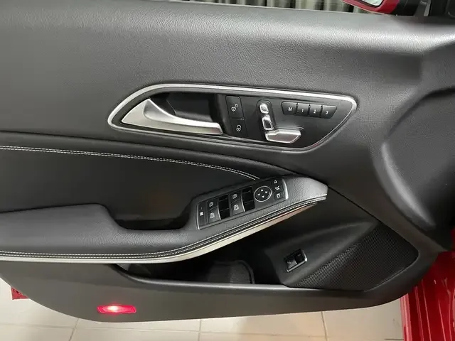 Mercedes-Benz CLA 180