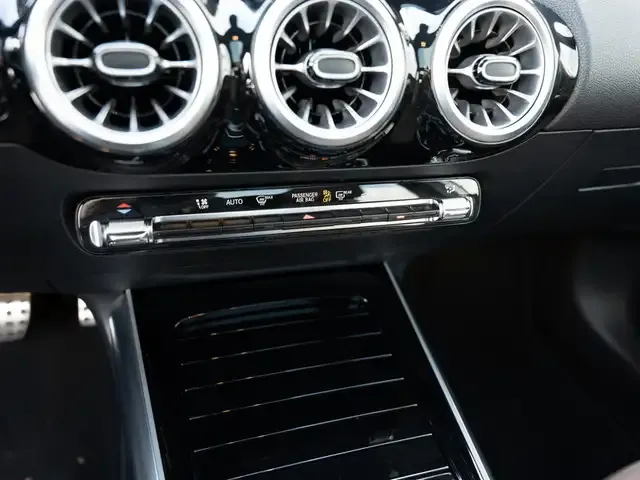 Mercedes-Benz GLA 220