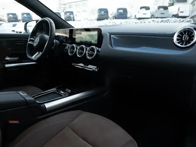 Mercedes-Benz GLA 220