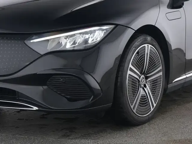 Mercedes-Benz EQE 300