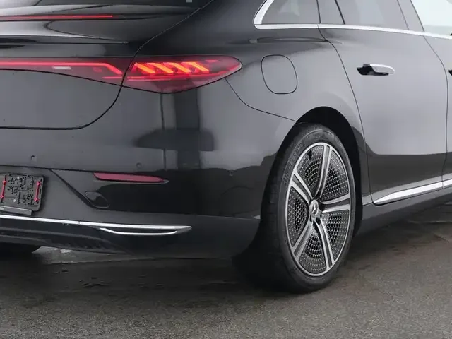 Mercedes-Benz EQE 300