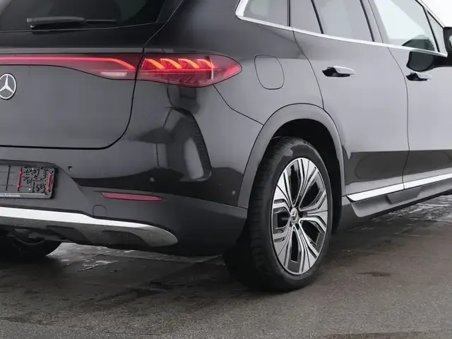 Mercedes-Benz EQE 300