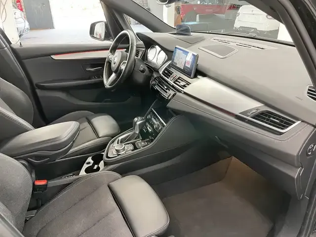 BMW 225