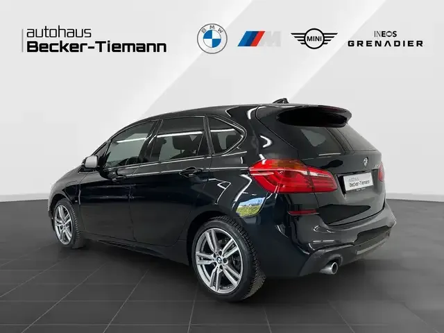 BMW 225