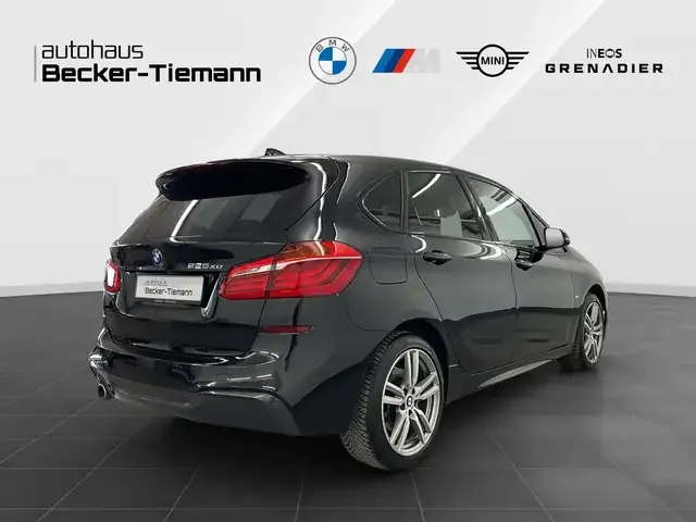 BMW 225
