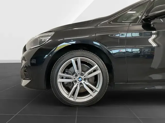 BMW 225