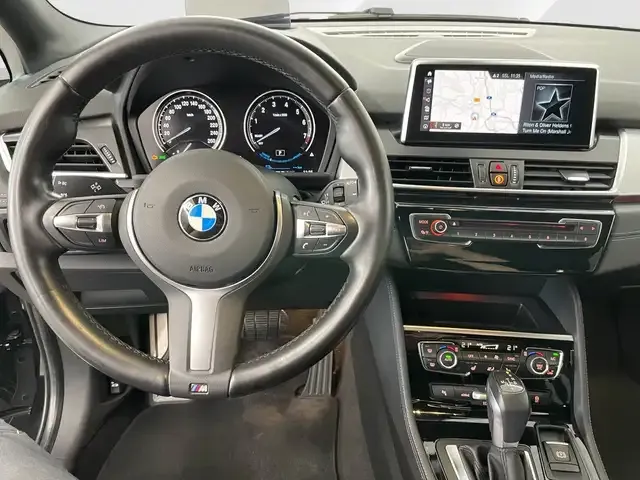 BMW 225