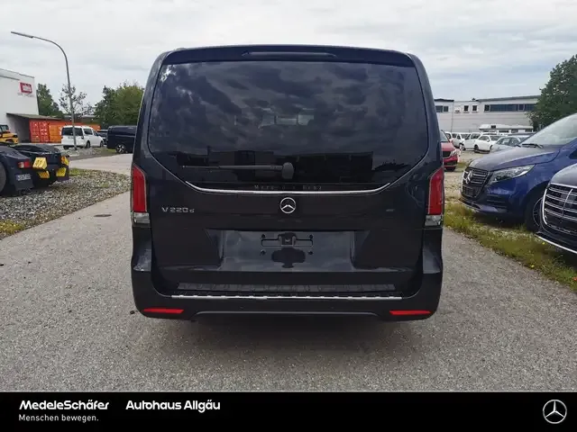Mercedes-Benz V 220