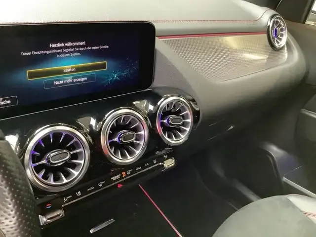Mercedes-Benz EQA 300