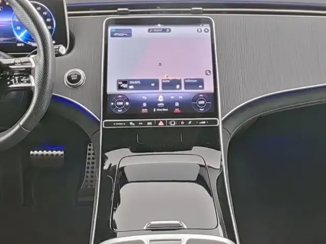 Mercedes-Benz EQE 300