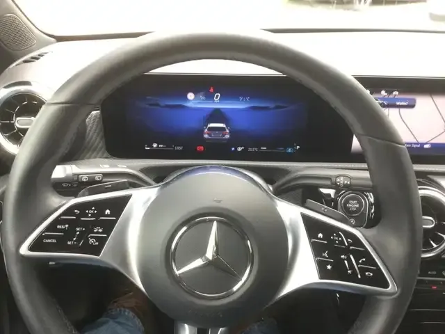 Mercedes-Benz A 220