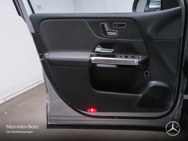 Mercedes-Benz EQB 300
