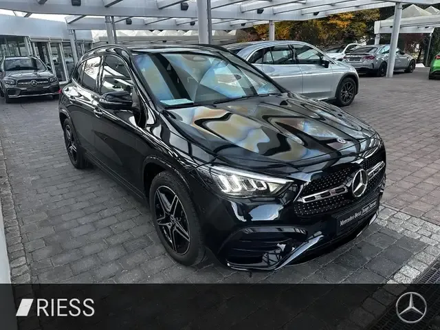 Mercedes-Benz GLA 200