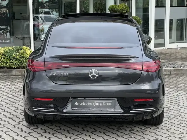 Mercedes-Benz EQE 300