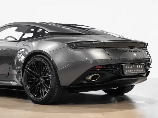 Aston Martin DB12