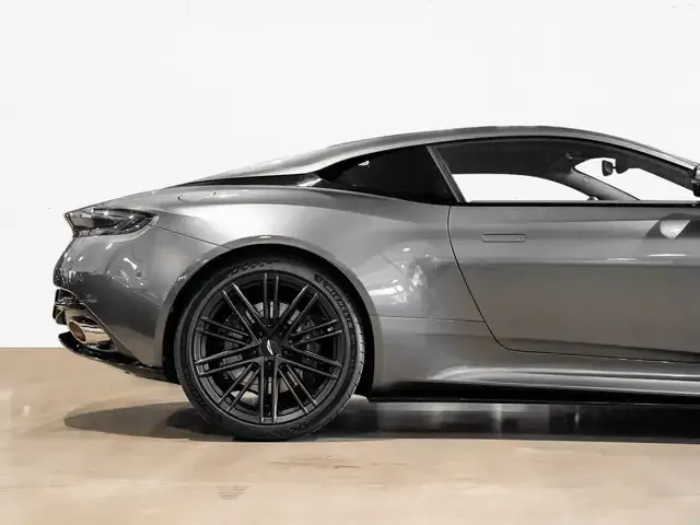 Aston Martin DB12