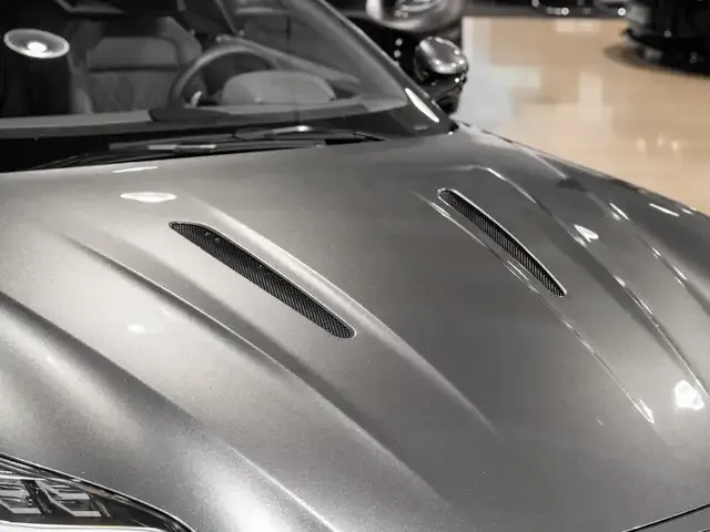 Aston Martin DB12
