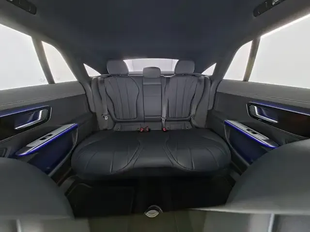 Mercedes-Benz EQE 300