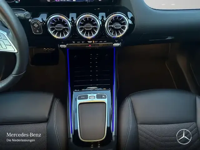 Mercedes-Benz GLA 220