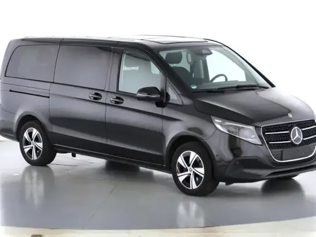 Mercedes-Benz V 220