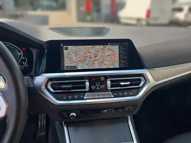 BMW 330