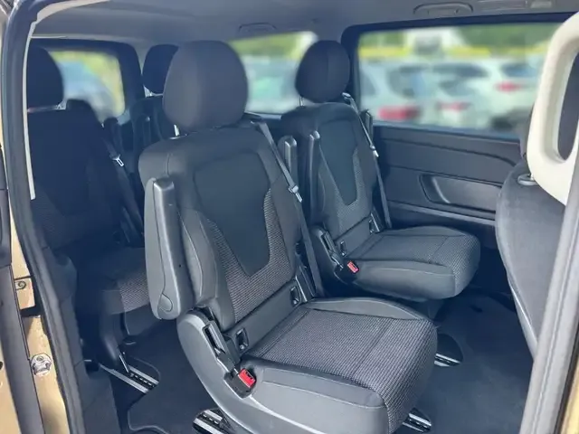 Mercedes-Benz V 220