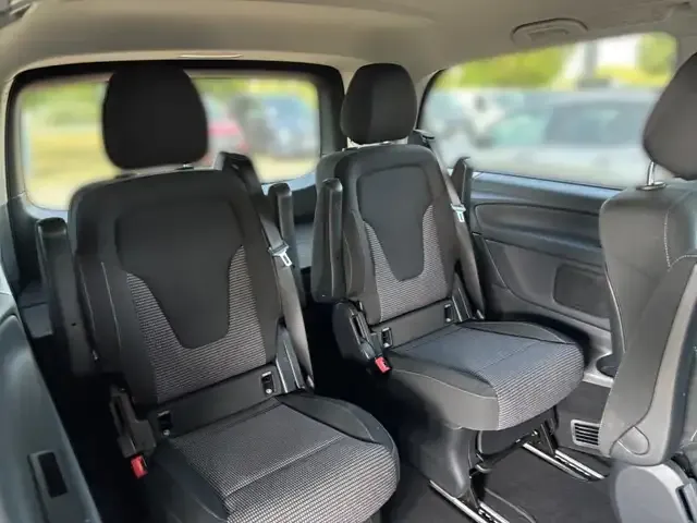 Mercedes-Benz V 220