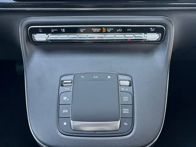 Mercedes-Benz V 220