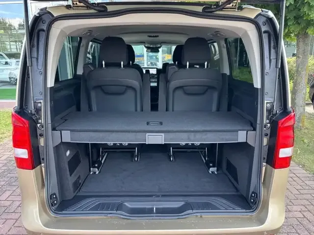 Mercedes-Benz V 220