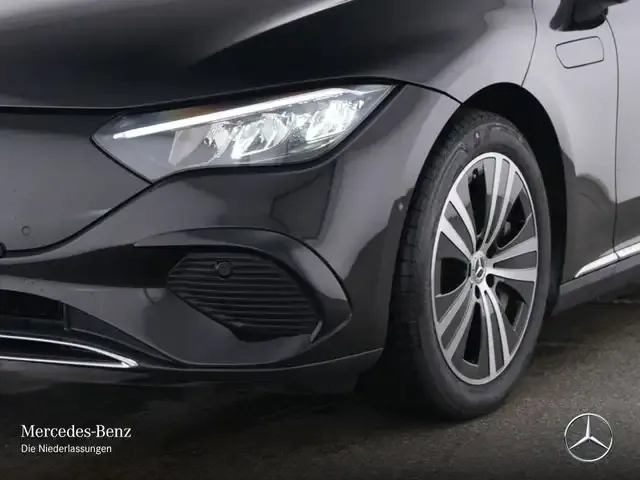 Mercedes-Benz EQE 300