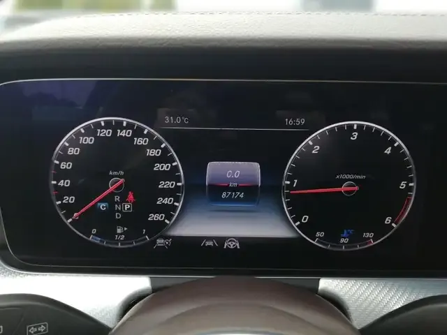 Mercedes-Benz E 220