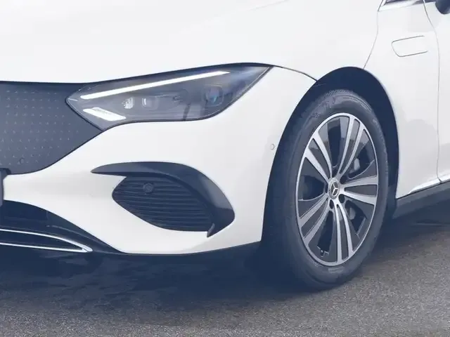 Mercedes-Benz EQE 300