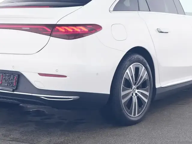 Mercedes-Benz EQE 300