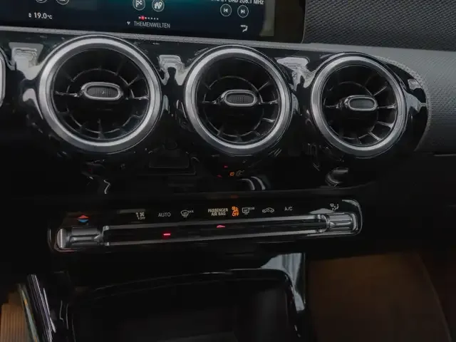 Mercedes-Benz CLA 180