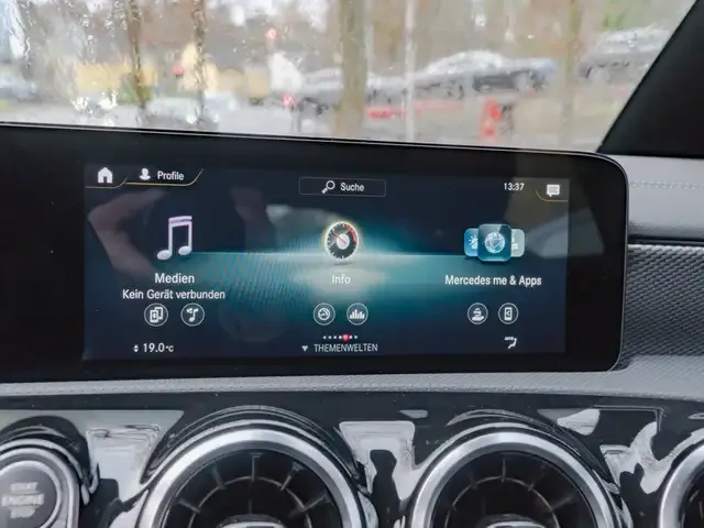 Mercedes-Benz CLA 180