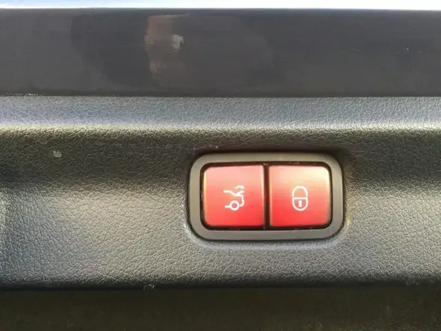 Mercedes-Benz EQE 300