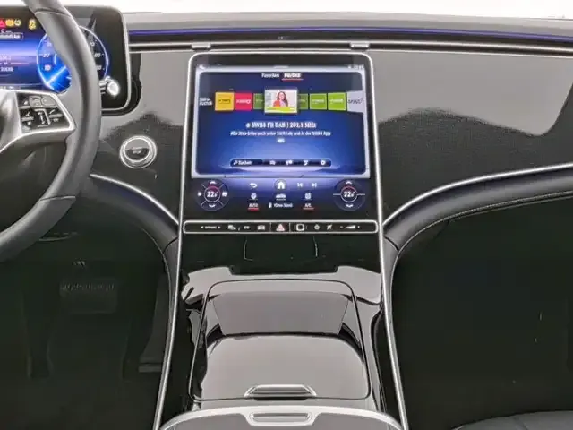 Mercedes-Benz EQE 300