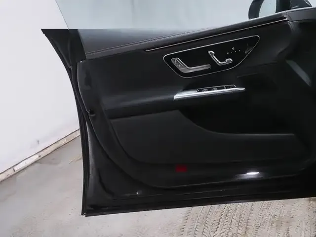 Mercedes-Benz EQE 300