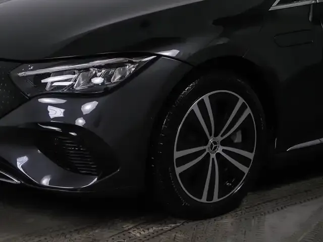 Mercedes-Benz EQE 300