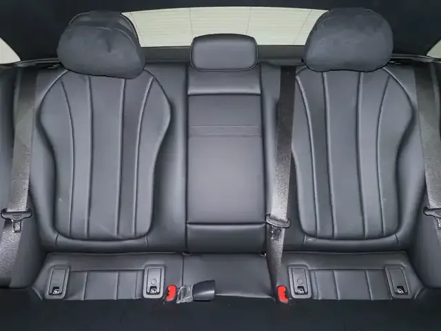 Mercedes-Benz EQE 300