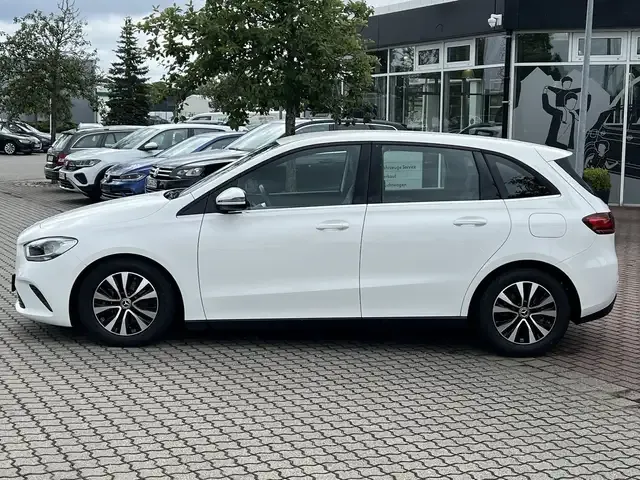 Mercedes-Benz B 180