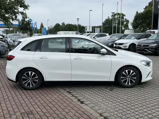 Mercedes-Benz B 180