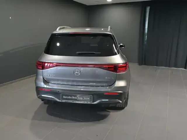 Mercedes-Benz EQB 300