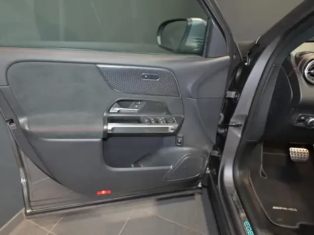 Mercedes-Benz EQB 300