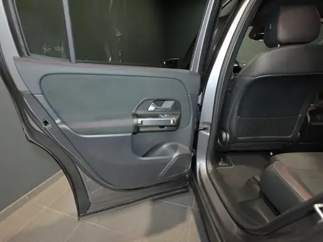Mercedes-Benz EQB 300