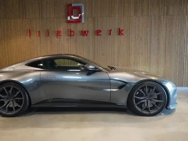 Aston Martin V8